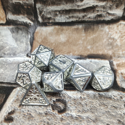 Değerli Taş Yarı Saydam Reçine Metal RPG Zar Keskin Kenar Reçine Slot Makinesi Çok Yüzlü