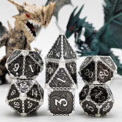 Çok yönlü Metal RPG Dice Uçan Ejderha Katı Pürüzsüz Ejderha DND