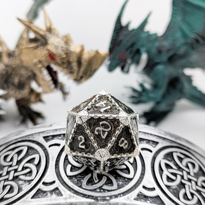 Çok yönlü Metal RPG Dice Uçan Ejderha Katı Pürüzsüz Ejderha DND