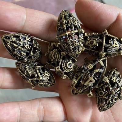 Yaratıcı Rugby Tema Metal Hollow RPG Dice Set Dragon And Dungeon DND