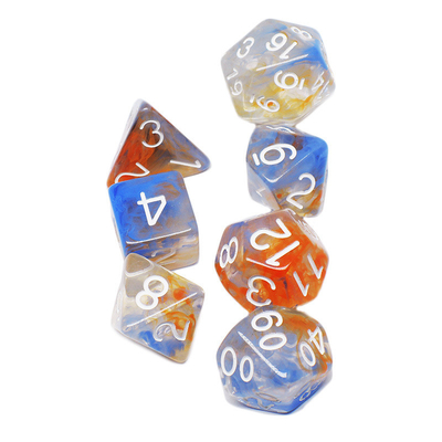 İki duman dilimleri birlikte katran RPG zarlar masaüstü oyun zar seti