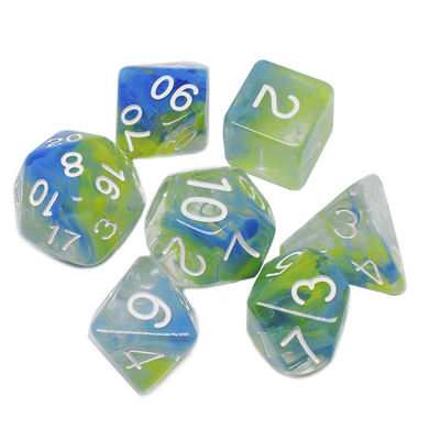 İki duman dilimleri birlikte katran RPG zarlar masaüstü oyun zar seti