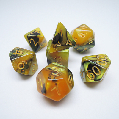 Sarı ve Siyah Mermer reçine RPG Dice Masaüstü Oyun Dice Seti