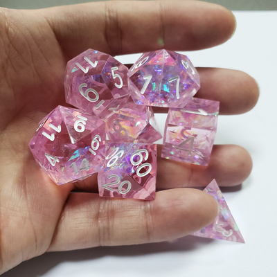 Pembe kristal reçinalı zar setleri ejderha ve zindan