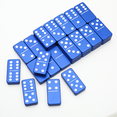 Çifte 6 Altın Domino Set 28 Dev Alüminyum Alaşım Domino Blokları Lazer Basılı Masaüstü Oyunu