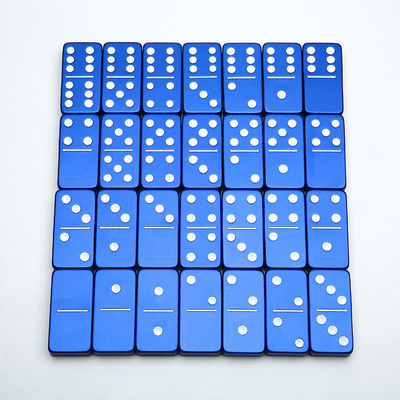 Çifte 6 Altın Domino Set 28 Dev Alüminyum Alaşım Domino Blokları Lazer Basılı Masaüstü Oyunu