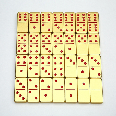 Çifte 6 Altın Domino Set 28 Dev Alüminyum Alaşım Domino Blokları Lazer Basılı Masaüstü Oyunu