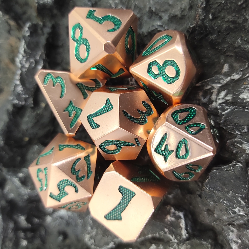 Küçük RPG Rolü Keskin Kenar Lüks RPG Zar Seti Düzgün Keskin Kenarlar Yeşil Metal Bakır
