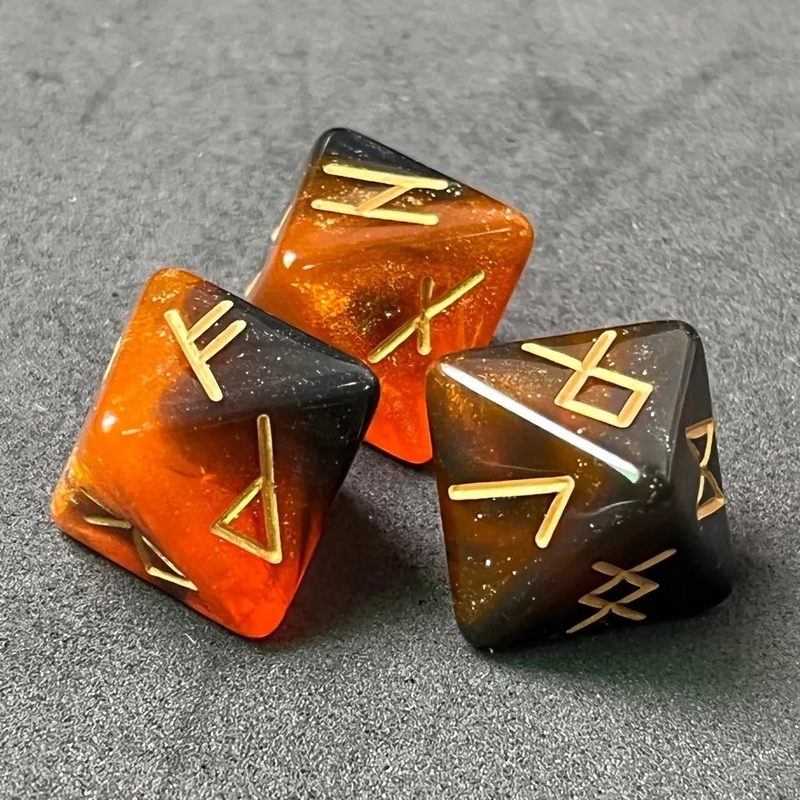 D8 Viking Runes Polyhedral Dice Of Labradorite Elder Futhark / Divination Dice For Crystal Gazing (Kristal Gözlem için Kahinlik Dice)